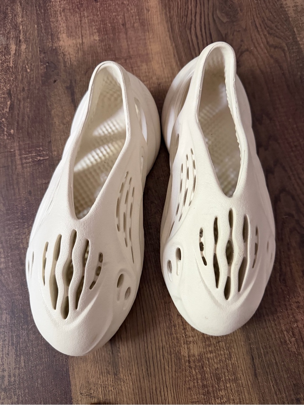 Yeezy Foam Runner Slip-On Flats size 8 women’s